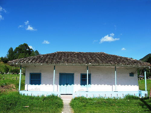 Así fue la primera entrega de vivienda rural gratuita en 2013 | Urna de  Cristal